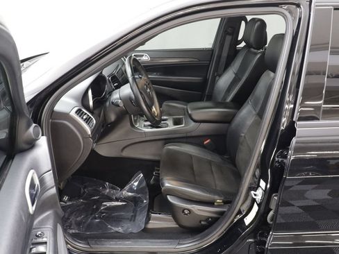 Used 2019 Jeep Grand Cherokee Altitude AWD/4WD image 6