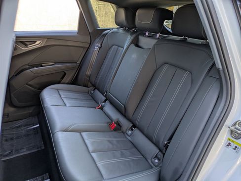 Used 2023 Audi Q4 e-tron Prestige image 31