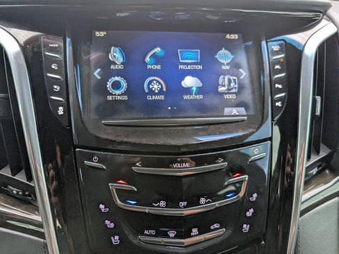 Used 2017 Cadillac Escalade ESV Platinum AWD/4WD image 30