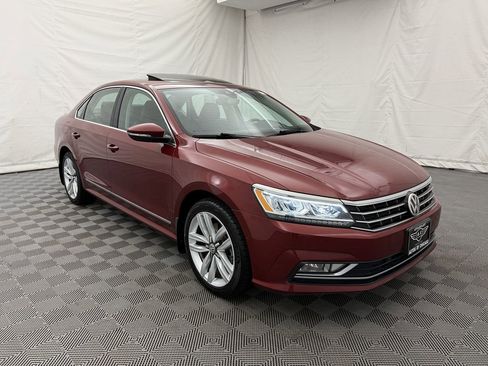 Used 2016 Volkswagen Passat 1.8T SEL Premium image 4