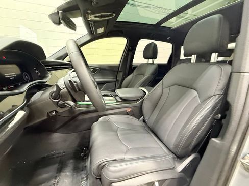 Used 2025 Audi Q7 3.0T Prestige AWD/4WD image 35