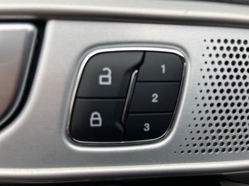 Used 2023 Ford Explorer Limited w/ Limited Technology Package image 12