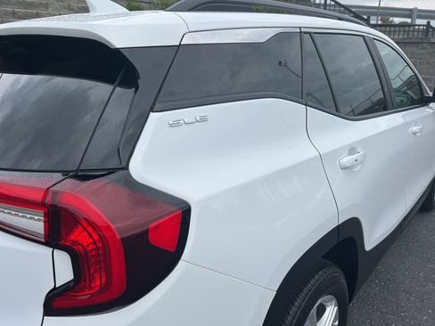 Used 2023 GMC Terrain SLE w/ Driver Convenience Package image 12