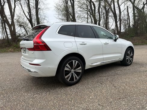 Used 2022 Volvo XC60 T8 Inscription w/ Advanced Package AWD/4WD image 5