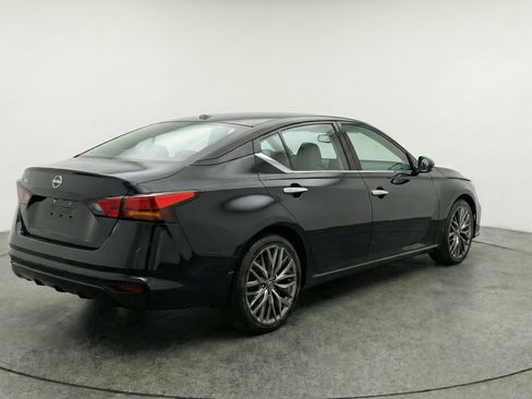 Used 2025 Nissan Altima 2.5 SV FWD image 9