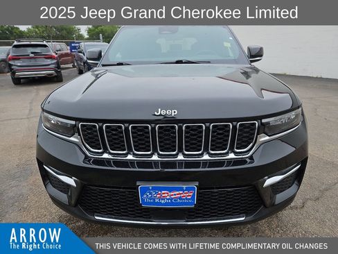 Used 2025 Jeep Grand Cherokee Limited AWD/4WD image 3