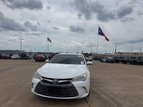 Used 2017 Toyota Camry SE FWD image 7