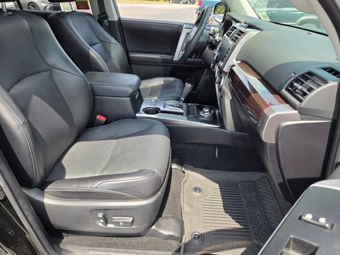 Used 2022 Toyota 4Runner Limited AWD/4WD image 17