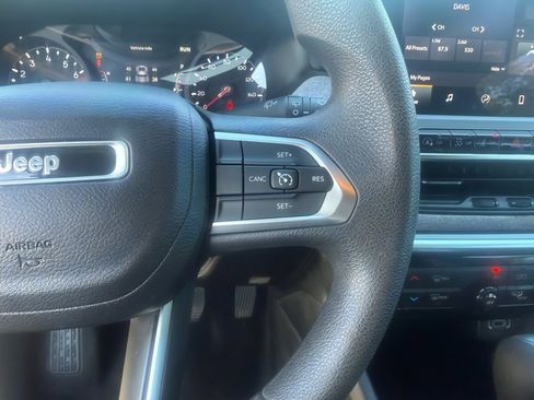 Used 2023 Jeep Compass Sport image 29