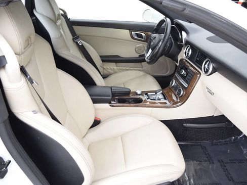 Used 2016 Mercedes-Benz SLK 300 image 16