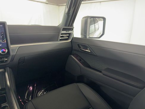 Used 2025 Lexus GX 550 image 29
