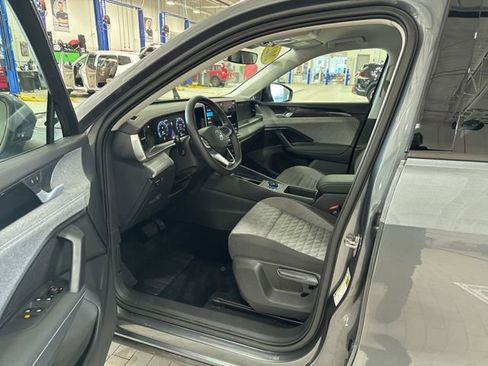 Used 2025 Volkswagen Tiguan S image 10