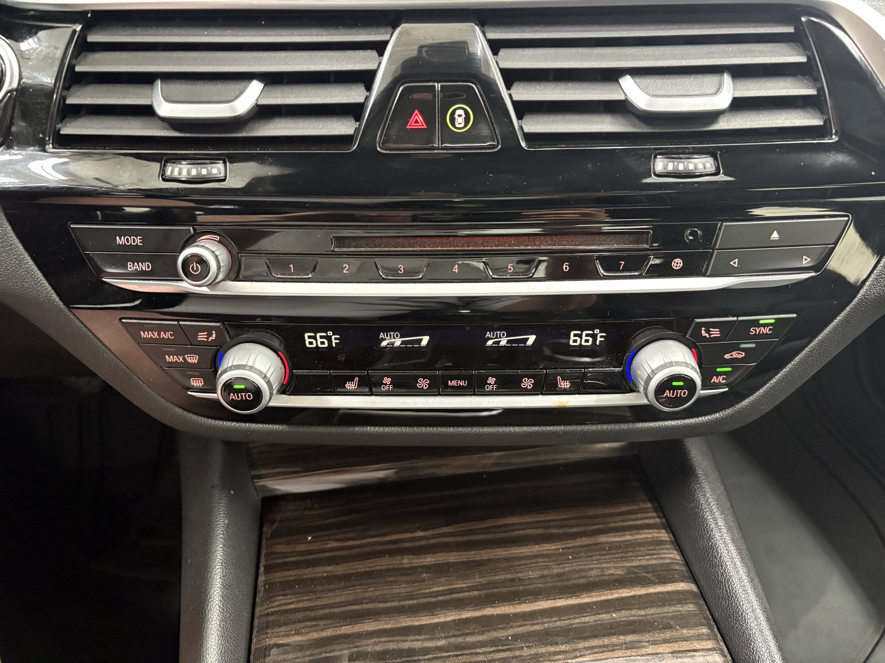 Used 2018 BMW 530i xDrive AWD/4WD image 19