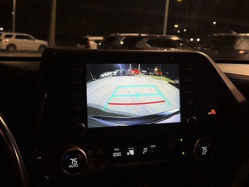 Used 2022 Toyota Highlander LE image 13