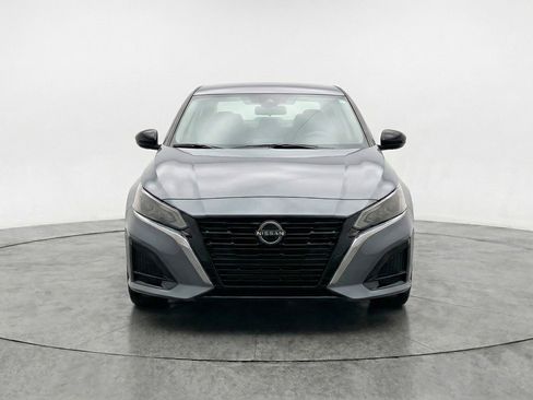 Used 2025 Nissan Altima 2.5 SV FWD image 2