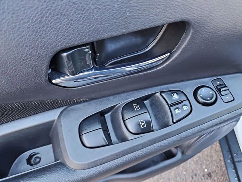 Used 2021 Nissan Kicks SV image 11