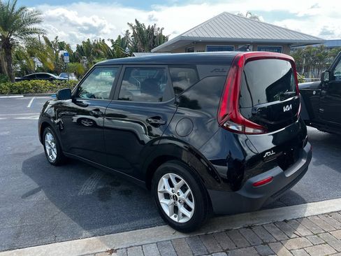 Used 2022 Kia Soul LX w/ Technology Package FWD image 6
