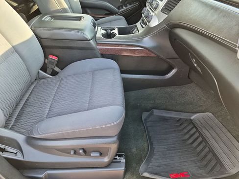 Used 2018 GMC Yukon XL SLE w/ SLE Value Package image 16