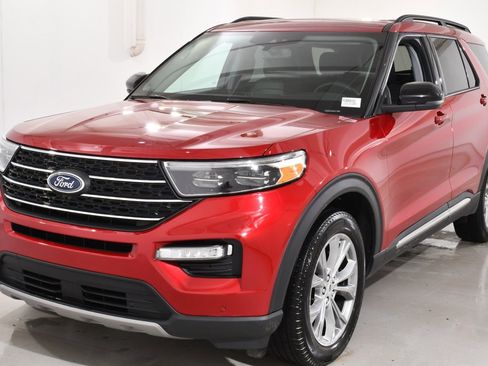 Used 2023 Ford Explorer XLT w/ Equipment Group 202A image 2