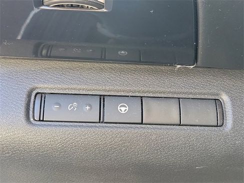 Used 2022 Nissan Pathfinder SV image 28