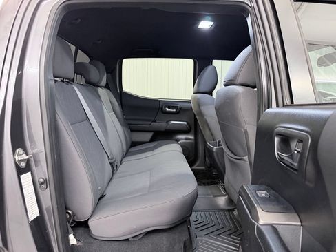 Used 2019 Toyota Tacoma TRD Off-Road w/ Technology Package AWD/4WD image 32