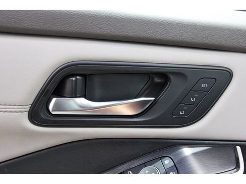 Used 2025 Nissan Rogue SL w/ SL Premium Package FWD image 23