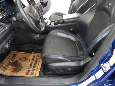 Used 2015 Chrysler 200 S w/ Navigation & Sound Group I image 13