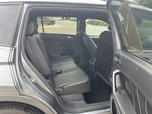 Used 2022 Volkswagen Tiguan SE R-Line FWD image 32