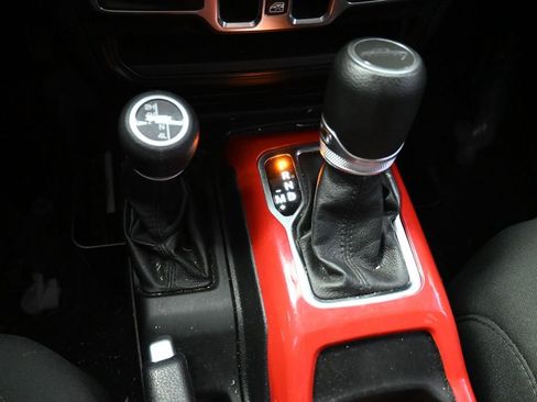 Used 2021 Jeep Gladiator Willys image 19