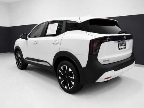 Certified 2025 Nissan Kicks SV AWD/4WD image 3