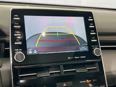 Used 2021 Toyota Avalon XLE w/ Moonroof Package image 13