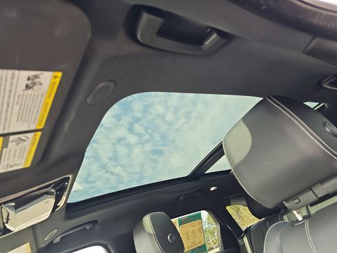 Used 2023 Land Rover Range Rover Velar R-Dynamic S image 31