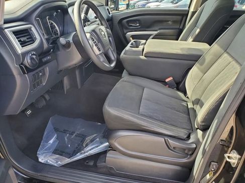 Used 2017 Nissan Titan SV image 13