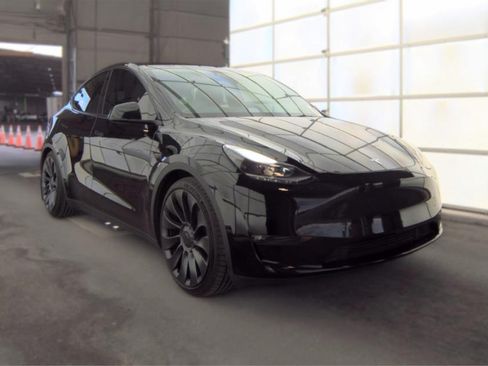 Used 2023 Tesla Model Y Performance AWD/4WD image 4