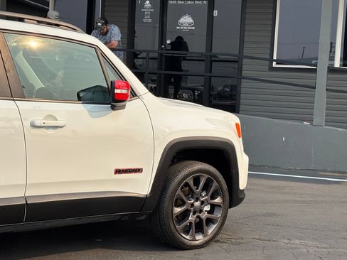 Used 2023 Jeep Renegade Latitude AWD/4WD image 4