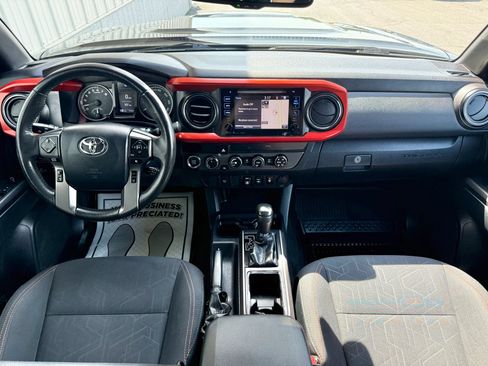 Used 2019 Toyota Tacoma TRD Sport AWD/4WD image 15