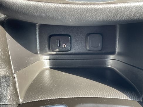 Used 2018 Chevrolet Equinox LT FWD image 36
