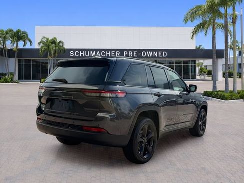 Used 2024 Jeep Grand Cherokee Altitude AWD/4WD image 7