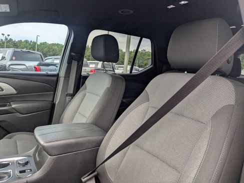 Used 2023 Chevrolet Traverse LT FWD image 14