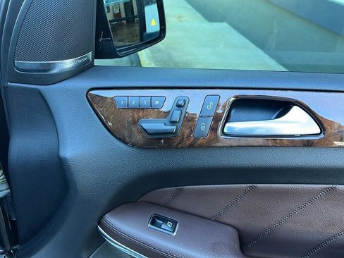 Used 2014 Mercedes-Benz GL 450 4MATIC w/ Appearance Package image 34