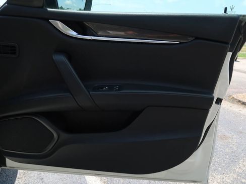 Used 2020 Maserati Ghibli RWD image 29