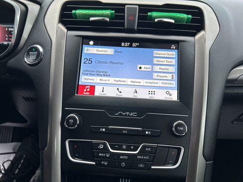 Used 2019 Ford Fusion SE image 15