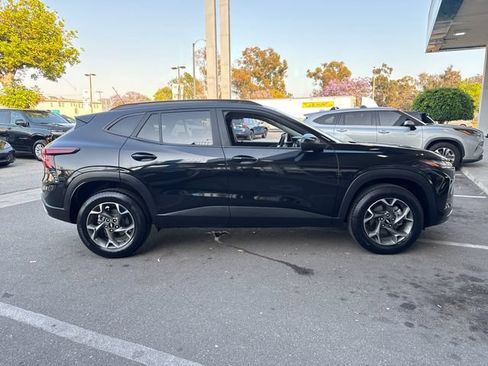 Certified 2025 Chevrolet Trax LT w/ Driver Confidence Package FWD image 6