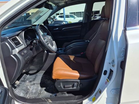 Used 2019 Toyota Highlander Limited Platinum image 11