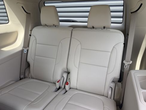 Used 2023 GMC Acadia Denali w/ Denali Technology Package FWD image 18