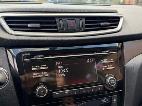 Used 2016 Nissan Rogue SV AWD/4WD image 33