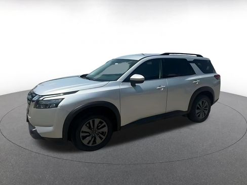 Used 2025 Nissan Pathfinder SV AWD/4WD image 8