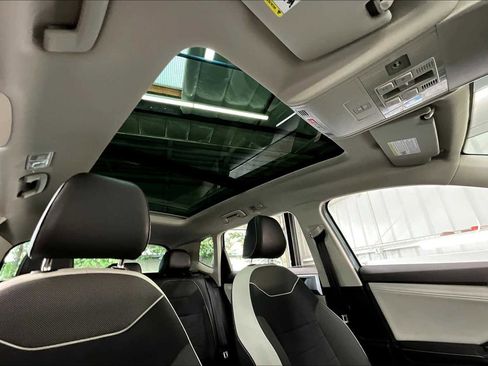 New 2025 Volkswagen Taos SE image 28