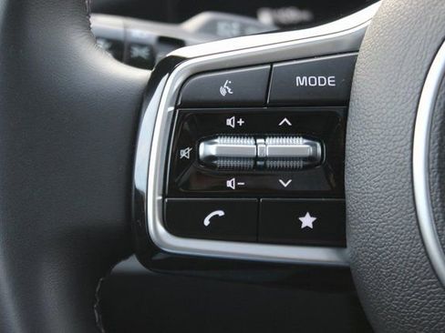 Used 2025 Kia Sorento SX image 16