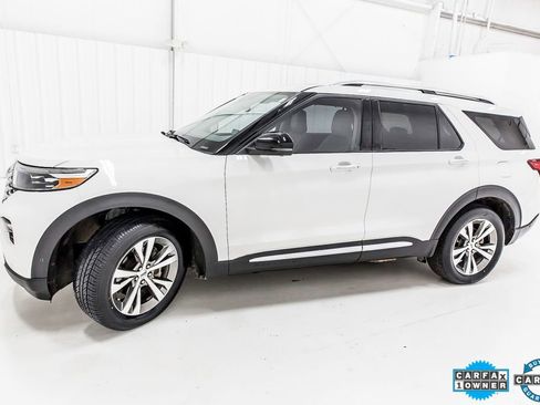 Used 2020 Ford Explorer Platinum w/ Premium Technology Package image 3